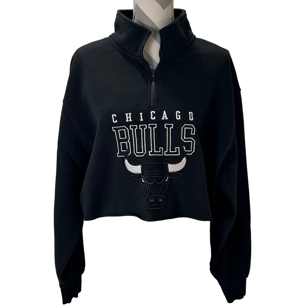 Black Chicago Bulls Cropped Quarter Zip Sweatshirt Women's Size L NBA Apparel